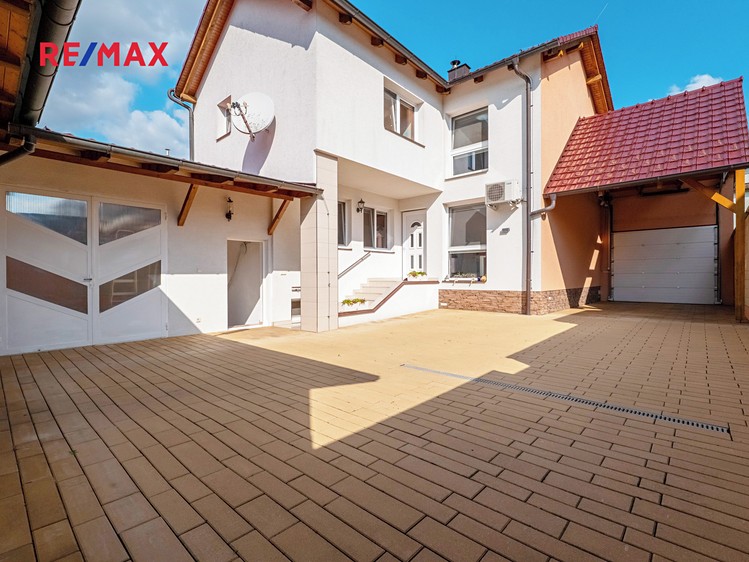 Prodej rodinného domu 351 m², pozemek 586 m² - foto 5