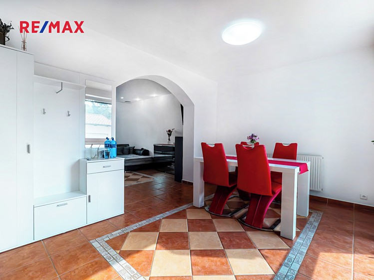 Prodej rodinného domu 351 m², pozemek 586 m² - foto 7
