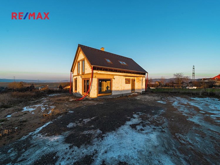 Prodej rodinného domu 155 m², pozemek 2 068 m² - foto 1