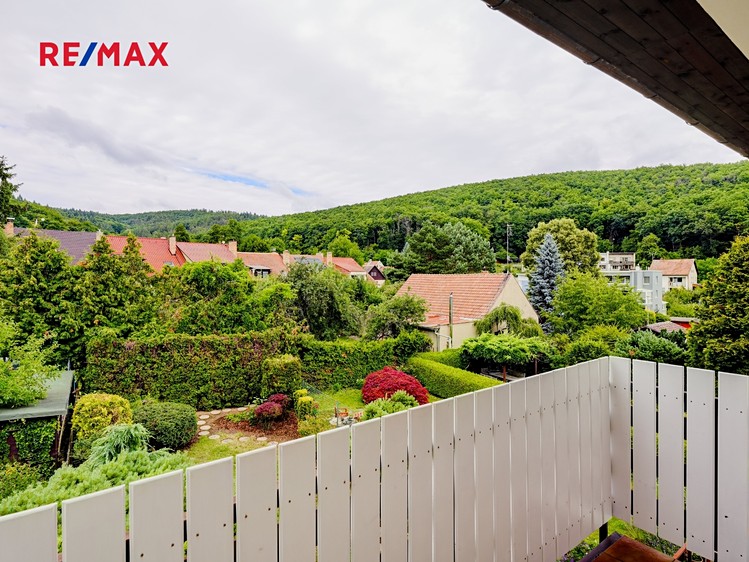 Prodej rodinného domu 280 m², pozemek 314 m² - foto 2
