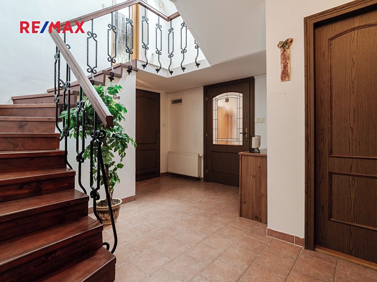 Prodej rodinného domu 371 m², pozemek 5 754 m² - foto 3