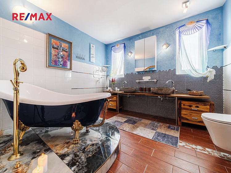 Prodej rodinného domu 200 m², pozemek 879 m² - foto 3