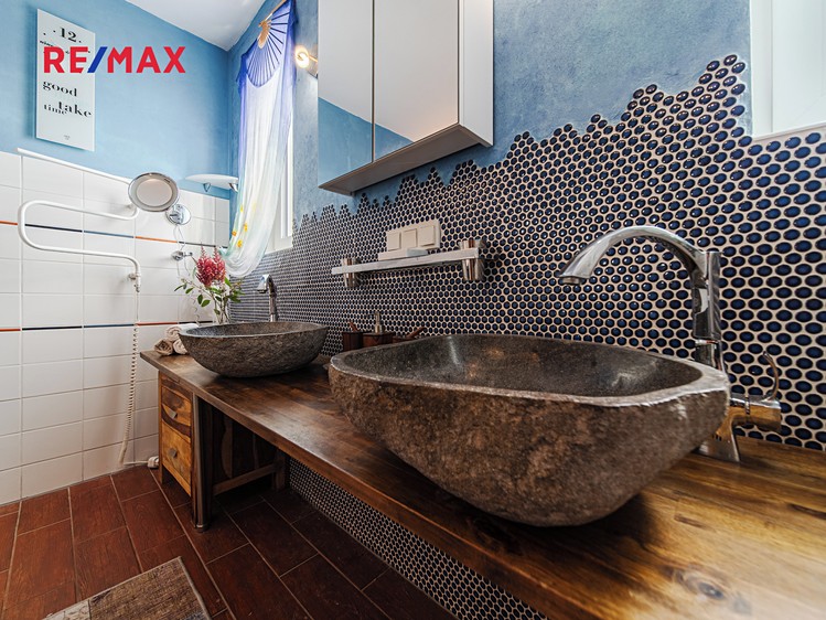 Prodej rodinného domu 200 m², pozemek 879 m² - foto 4