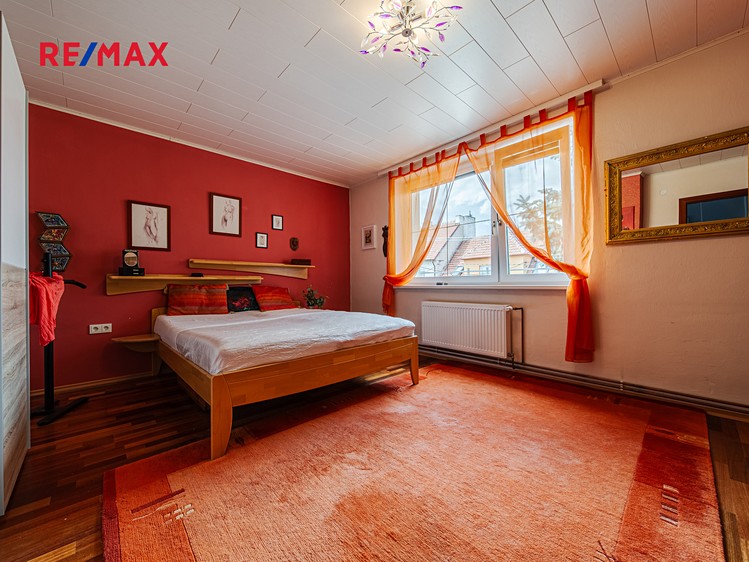 Prodej rodinného domu 200 m², pozemek 879 m² - foto 5