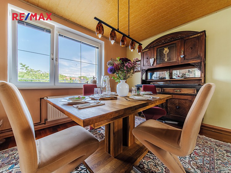 Prodej rodinného domu 200 m², pozemek 879 m² - foto 7