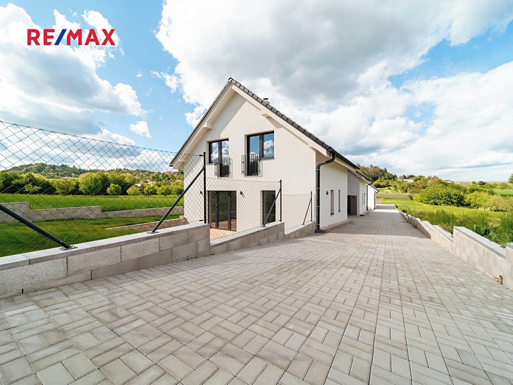 Prodej rodinného domu 138 m², pozemek 275 m² - foto 2