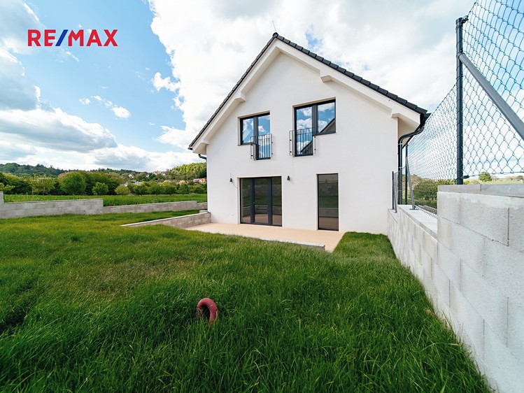 Prodej rodinného domu 138 m², pozemek 275 m² - foto 3
