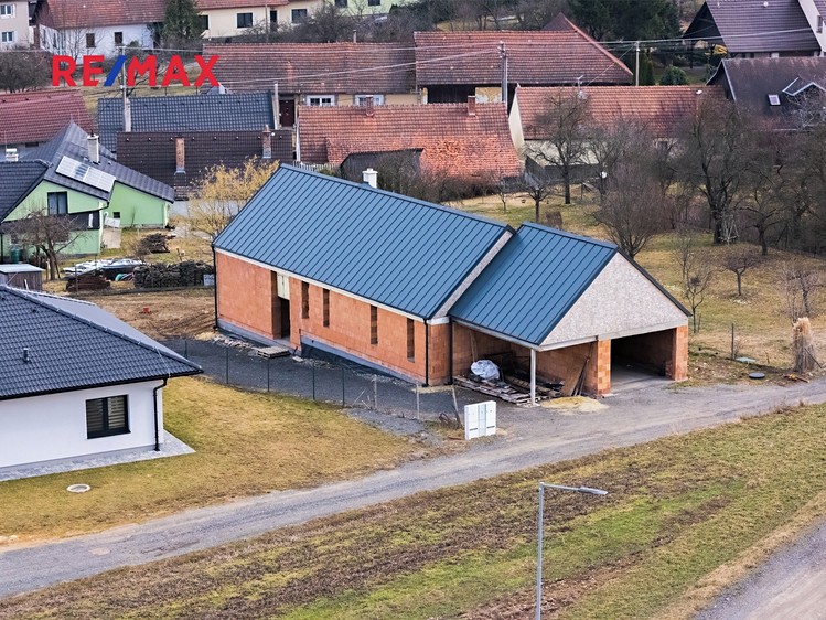 Prodej rodinného domu 117 m², pozemek 780 m² - foto 1