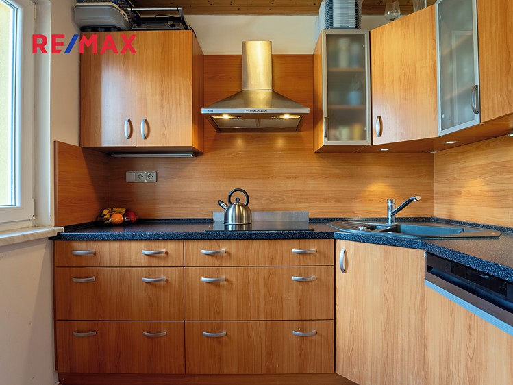 Prodej rodinného domu 96 m², pozemek 579 m² - foto 2
