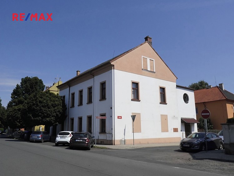 Prodej vícegeneračního domu 540 m², pozemek 613 m² - foto 2