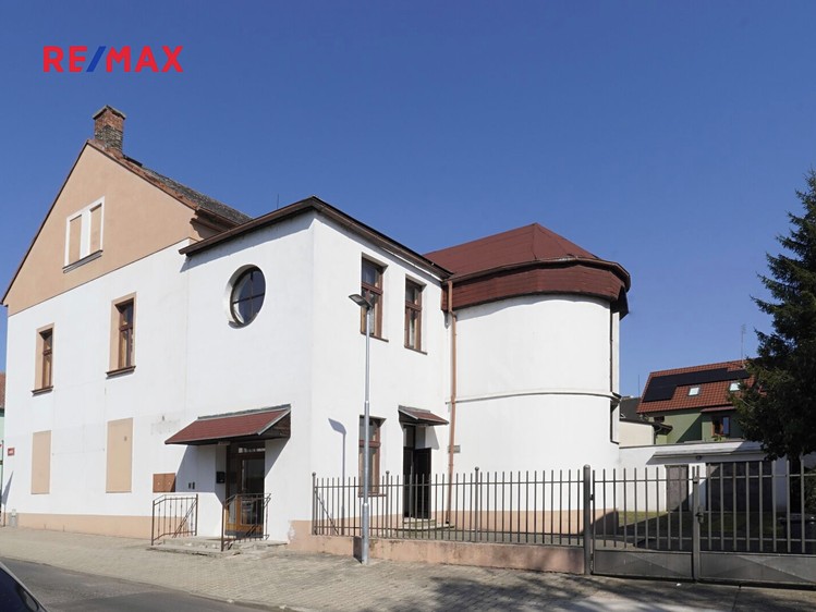 Prodej vícegeneračního domu 540 m², pozemek 613 m² - foto 1