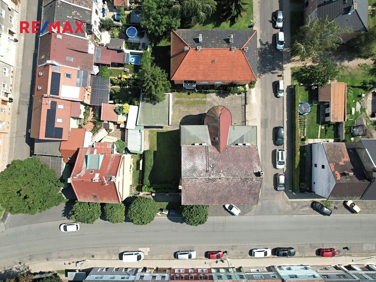 Prodej vícegeneračního domu 540 m², pozemek 613 m² - foto 5