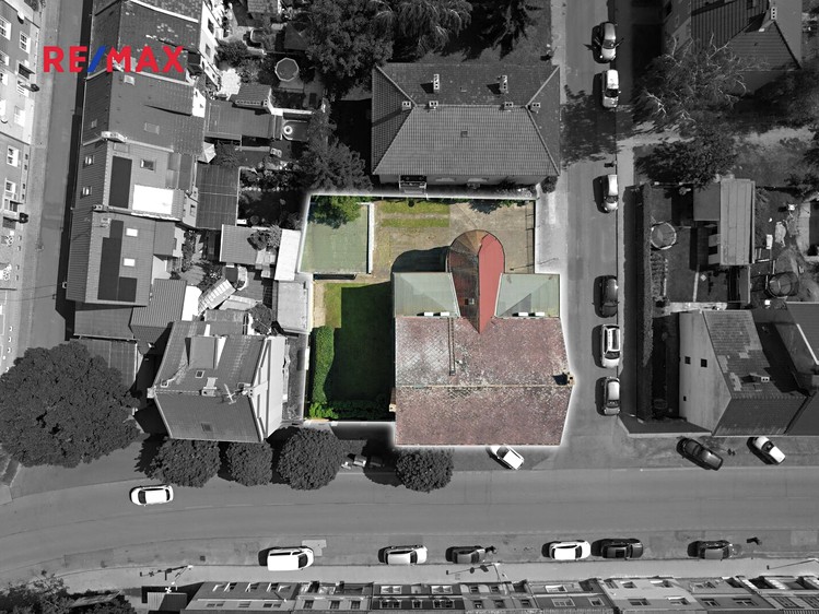 Prodej vícegeneračního domu 540 m², pozemek 613 m² - foto 6