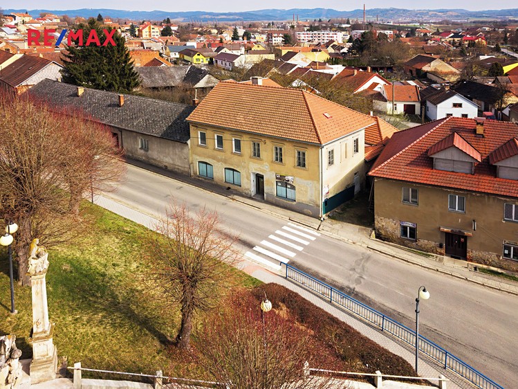 Prodej rodinného domu 420 m², pozemek 407 m² - foto 2
