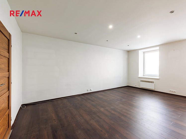 Prodej rodinného domu 420 m², pozemek 407 m² - foto 7