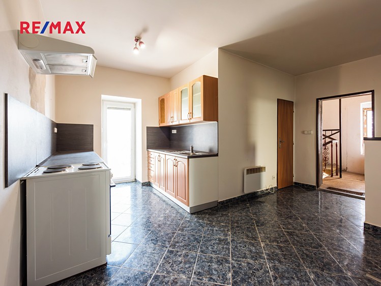 Prodej rodinného domu 420 m², pozemek 407 m² - foto 5