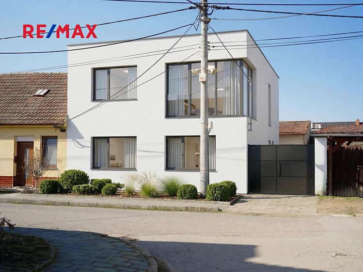 Prodej rodinného domu 92 m², pozemek 210 m² - foto 2