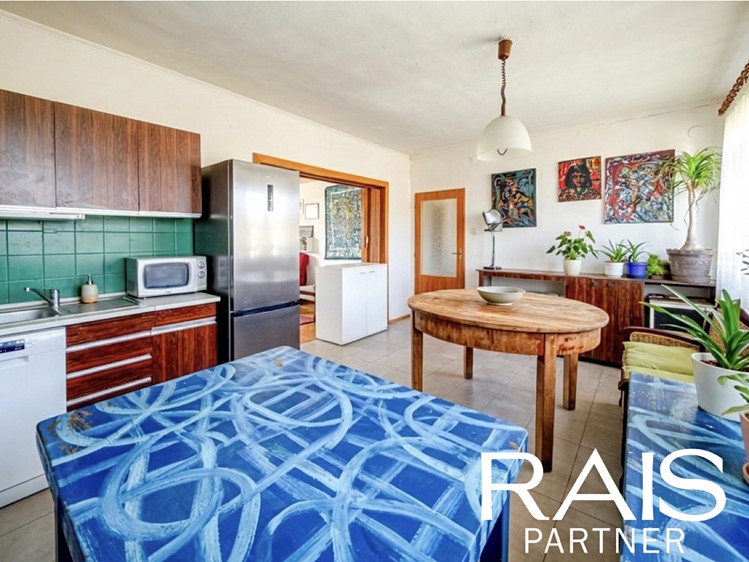 Prodej rodinného domu 220 m², pozemek 463 m² - foto 4