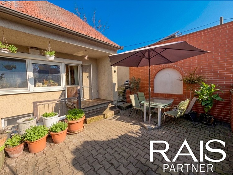 Prodej rodinného domu 220 m², pozemek 463 m² - foto 2