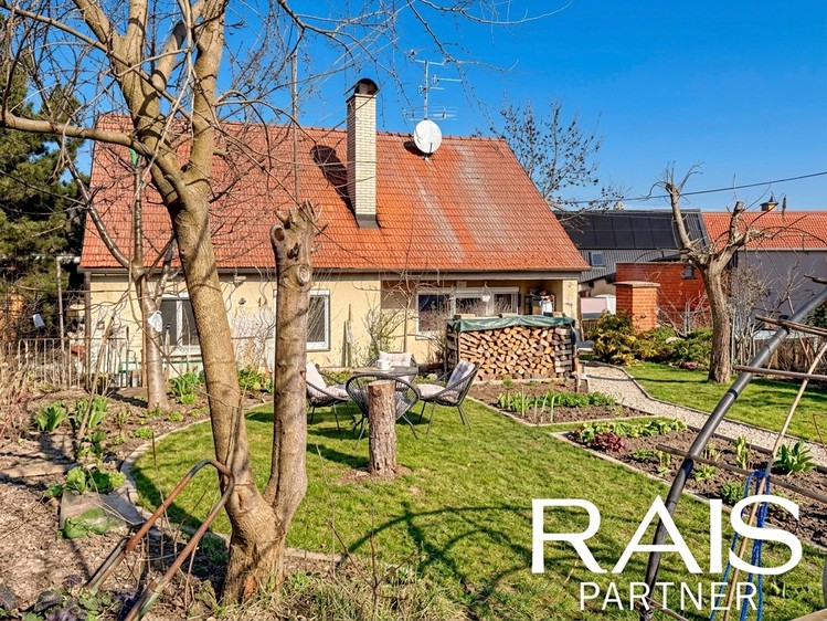Prodej rodinného domu 220 m², pozemek 463 m² - foto 3