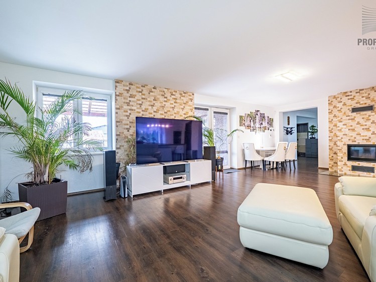 Prodej  rodinného domu 210 m², pozemek 1 284 m² - foto 4