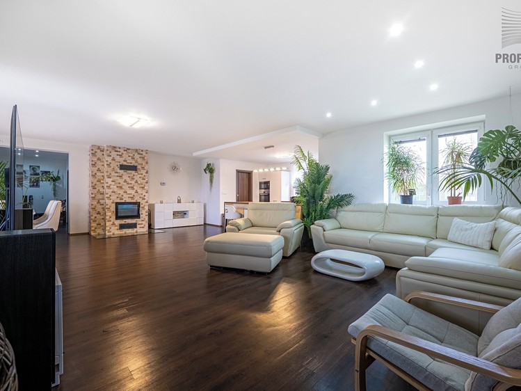 Prodej  rodinného domu 210 m², pozemek 1 284 m² - foto 3