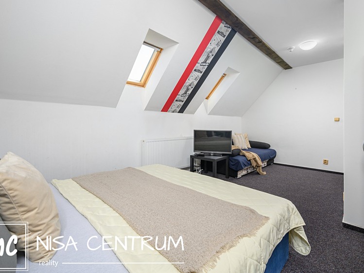 Prodej rodinného domu 272 m², pozemek 976 m² - foto 3