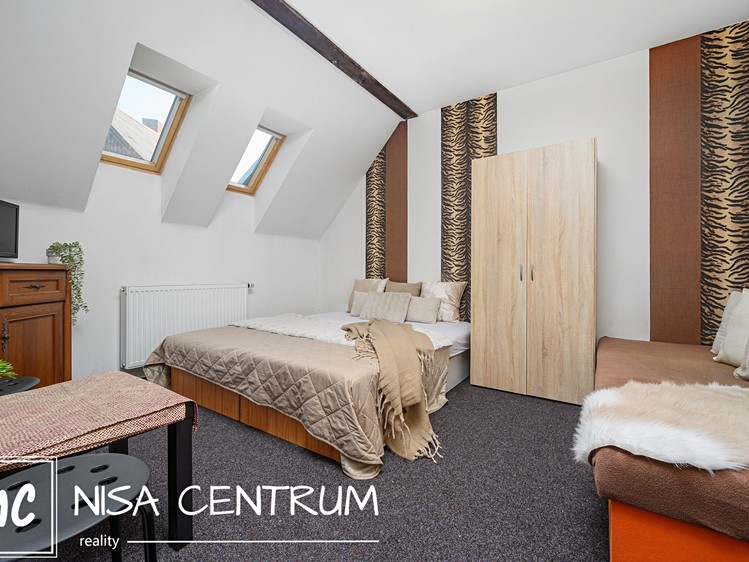 Prodej rodinného domu 272 m², pozemek 976 m² - foto 1