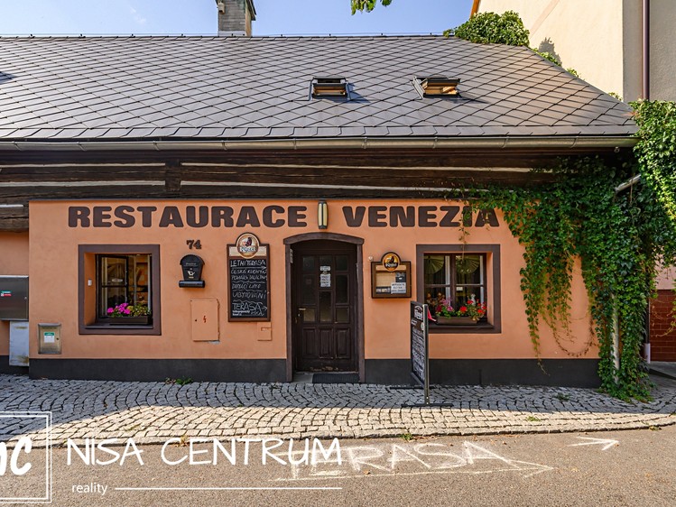 Prodej rodinného domu 272 m², pozemek 976 m² - foto 7