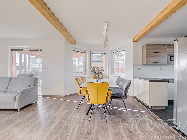 Prodej rodinného domu 174 m², pozemek 877 m² - foto 4