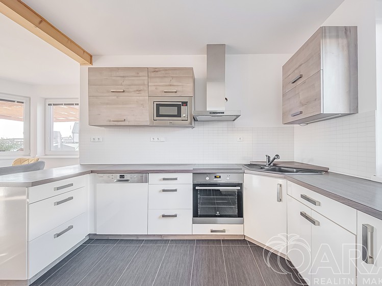 Prodej rodinného domu 174 m², pozemek 877 m² - foto 6