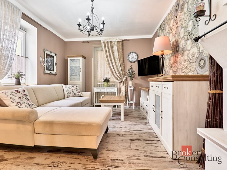 Prodej  rodinného domu 180 m², pozemek 1 282 m² - foto 3