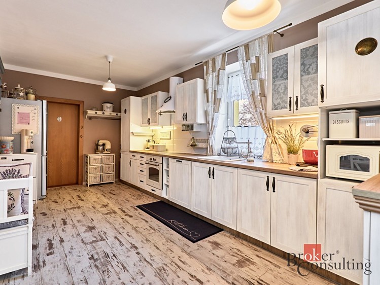 Prodej  rodinného domu 180 m², pozemek 1 282 m² - foto 5
