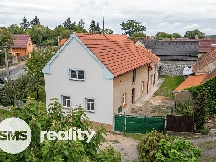 Prodej rodinného domu 180 m², pozemek 668 m² - foto 2