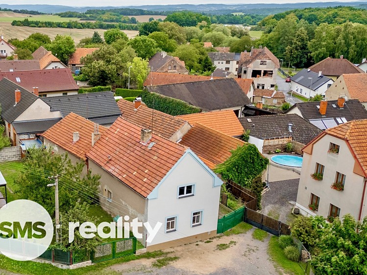 Prodej rodinného domu 180 m², pozemek 668 m² - foto 1