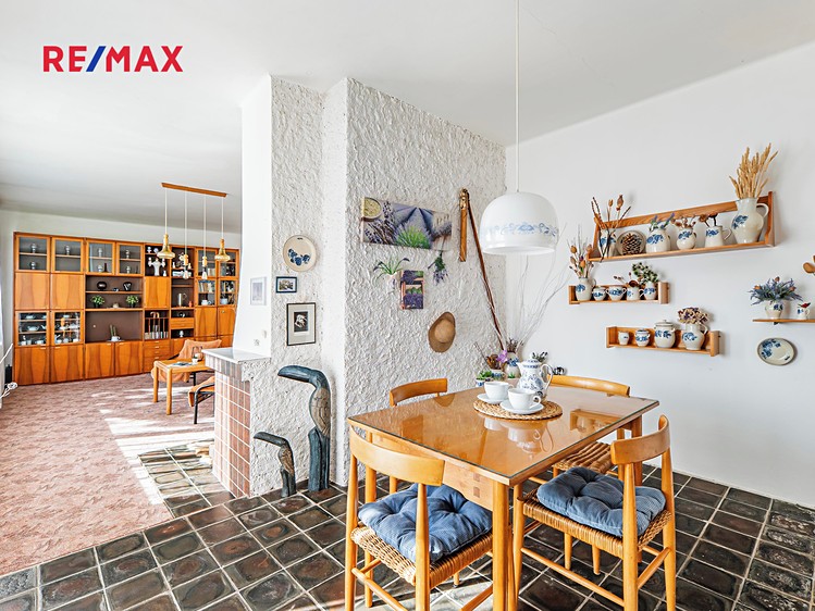 Prodej  rodinného domu 262 m², pozemek 943 m² - foto 4