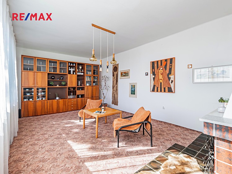 Prodej  rodinného domu 262 m², pozemek 943 m² - foto 3