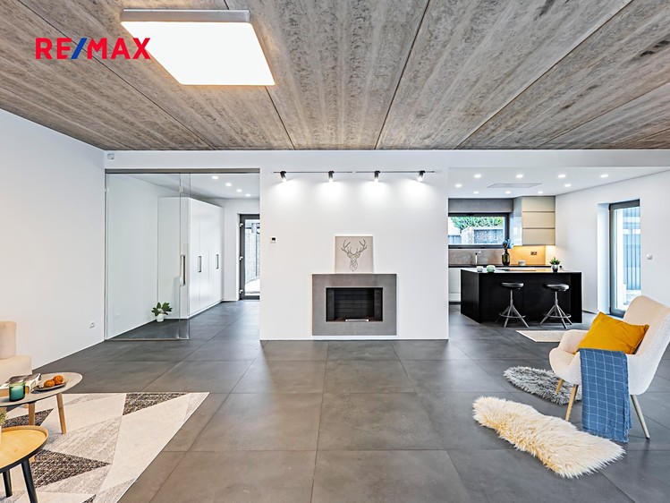 Prodej rodinného domu 181 m², pozemek 678 m² - foto 4