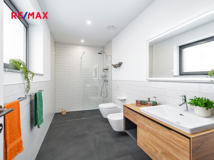Prodej rodinného domu 181 m², pozemek 678 m² - foto 8