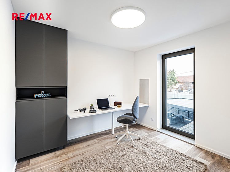 Prodej rodinného domu 181 m², pozemek 678 m² - foto 7