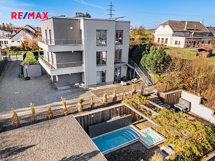 Prodej rodinného domu 379 m², pozemek 1 897 m² - foto 1