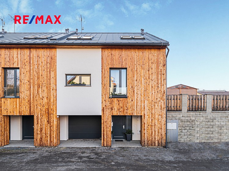 Prodej rodinného domu 179 m², pozemek 230 m² - foto 1
