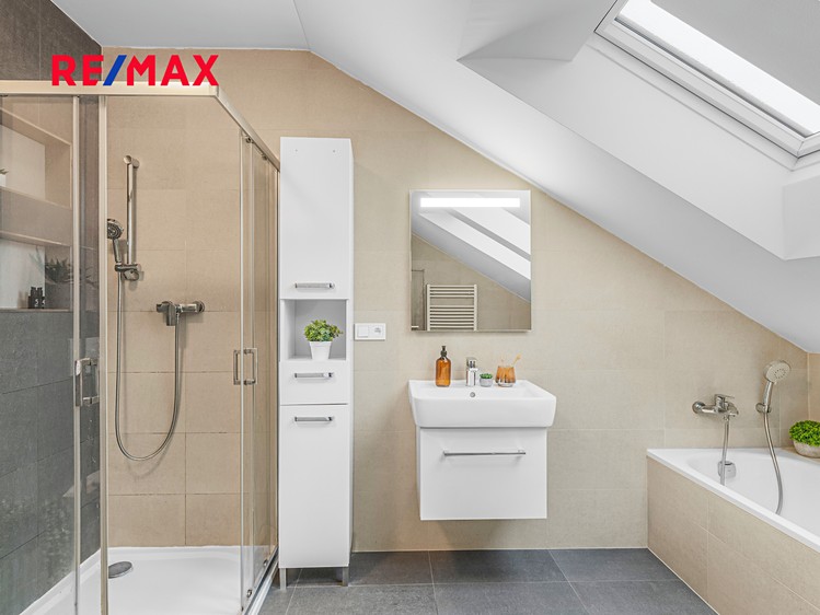 Prodej rodinného domu 179 m², pozemek 230 m² - foto 7