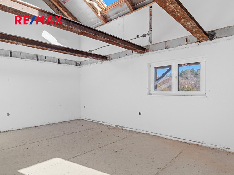 Prodej rodinného domu 308 m², pozemek 12 767 m² - foto 2