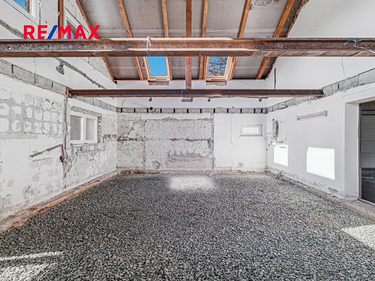 Prodej rodinného domu 308 m², pozemek 12 767 m² - foto 3