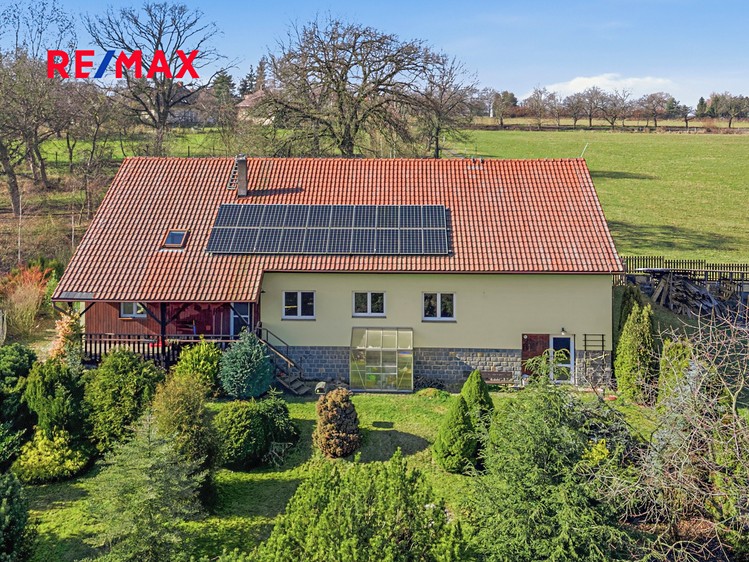 Prodej rodinného domu 308 m², pozemek 12 767 m² - foto 1