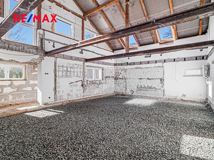 Prodej rodinného domu 308 m², pozemek 12 767 m² - foto 4