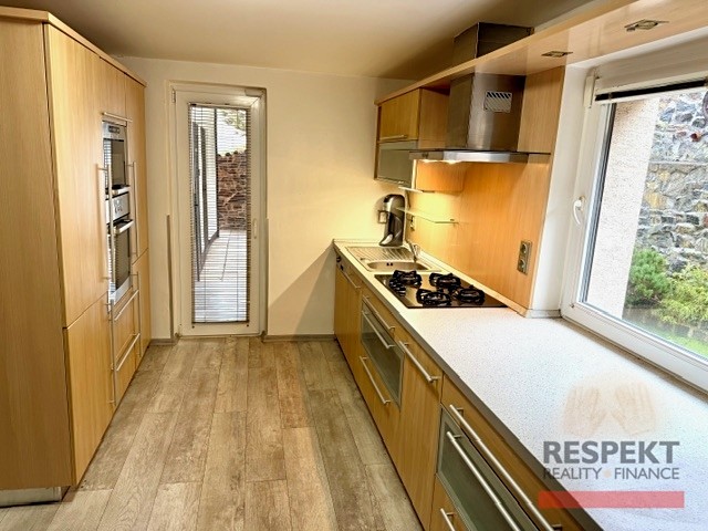 Prodej rodinného domu 121 m², pozemek 378 m² - foto 2