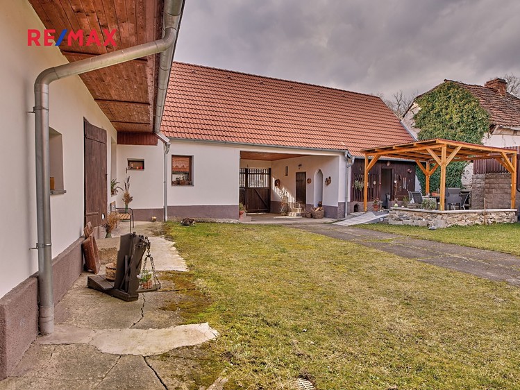 Prodej rodinného domu 160 m², pozemek 698 m² - foto 3