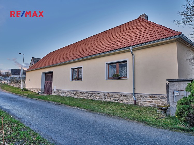 Prodej rodinného domu 160 m², pozemek 698 m² - foto 1